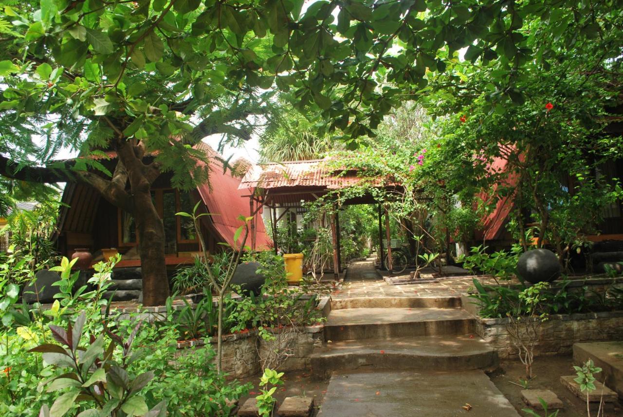 Gili Smile Bungalow Gili Trawangan Luaran gambar